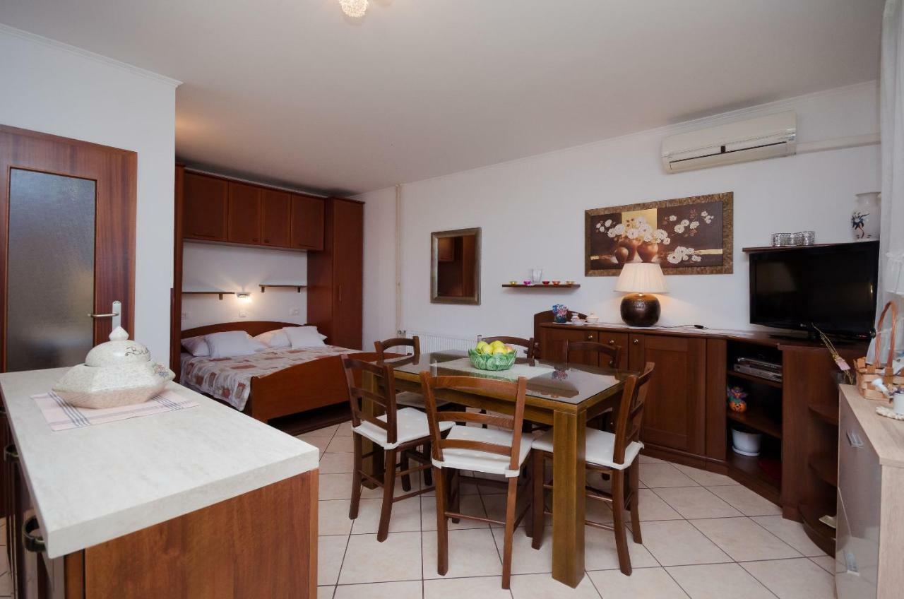 Apartments Zeljko Lovran Phòng bức ảnh